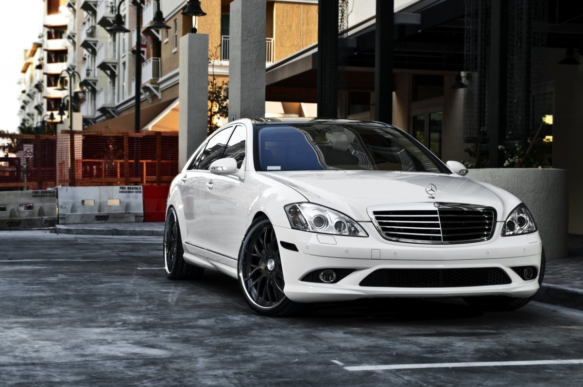 Mercedes Benz e221