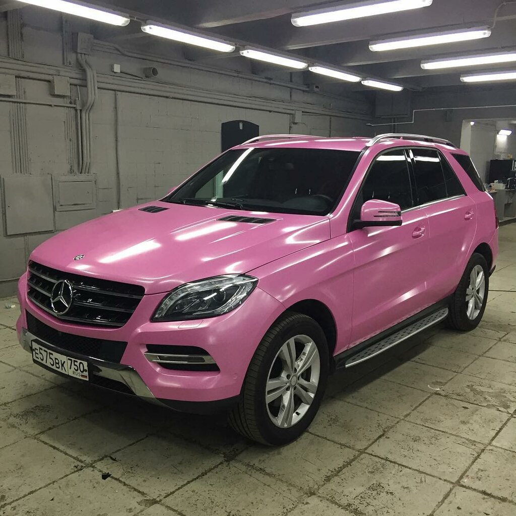 Розовый Мерседес GLC 300