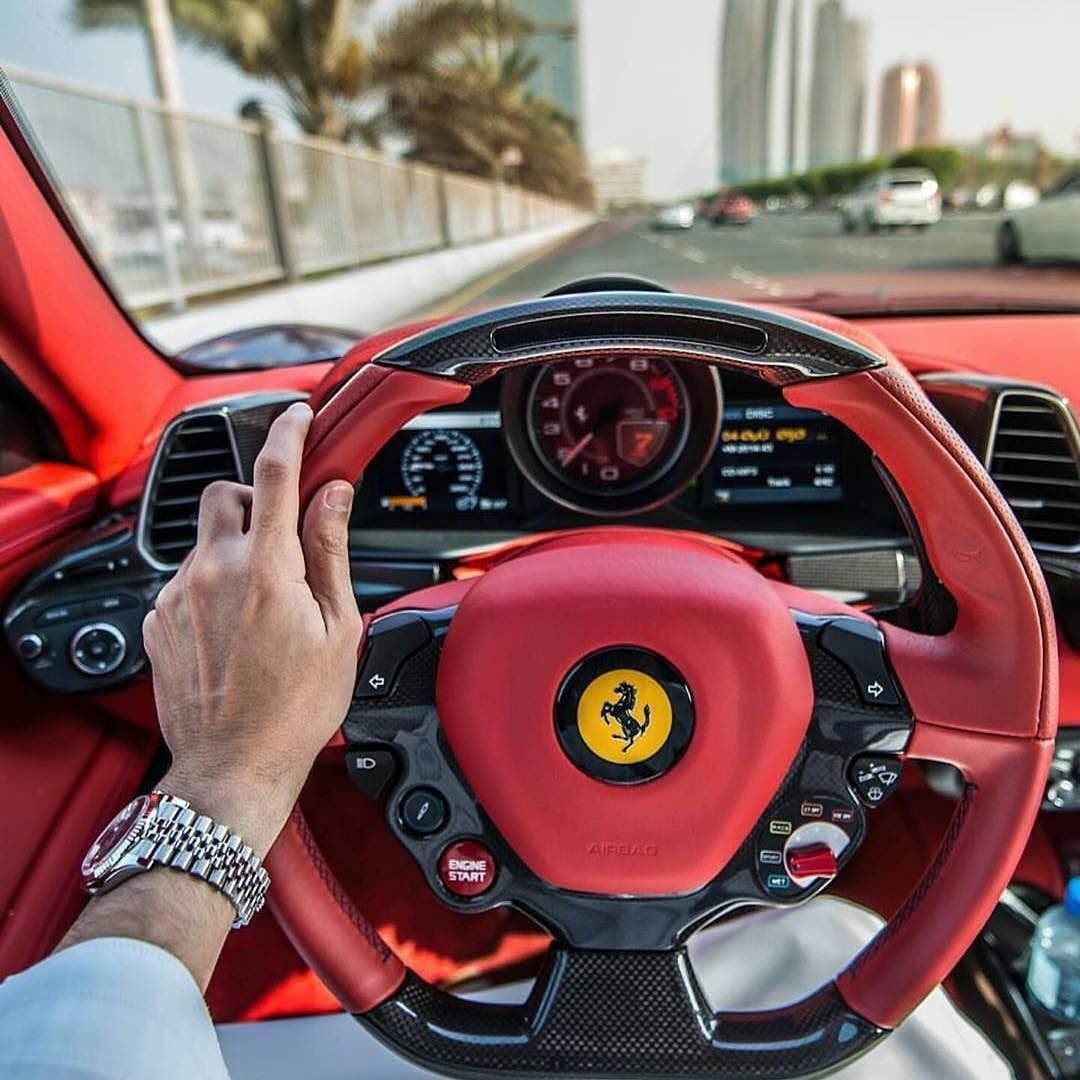 За рулем Lamborghini