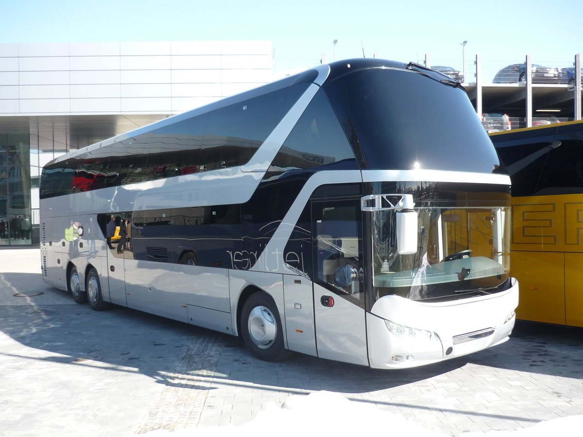 Автобус Neoplan Skyliner