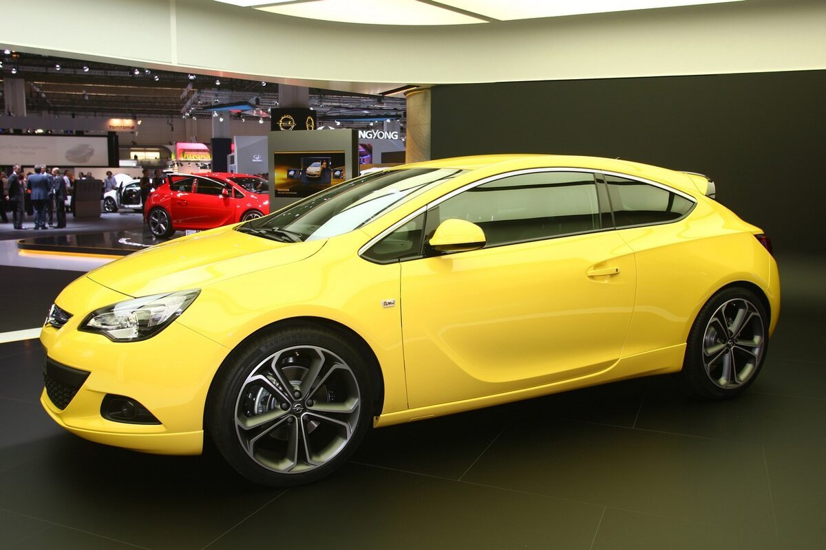 Opel Astra GTC купе 2015