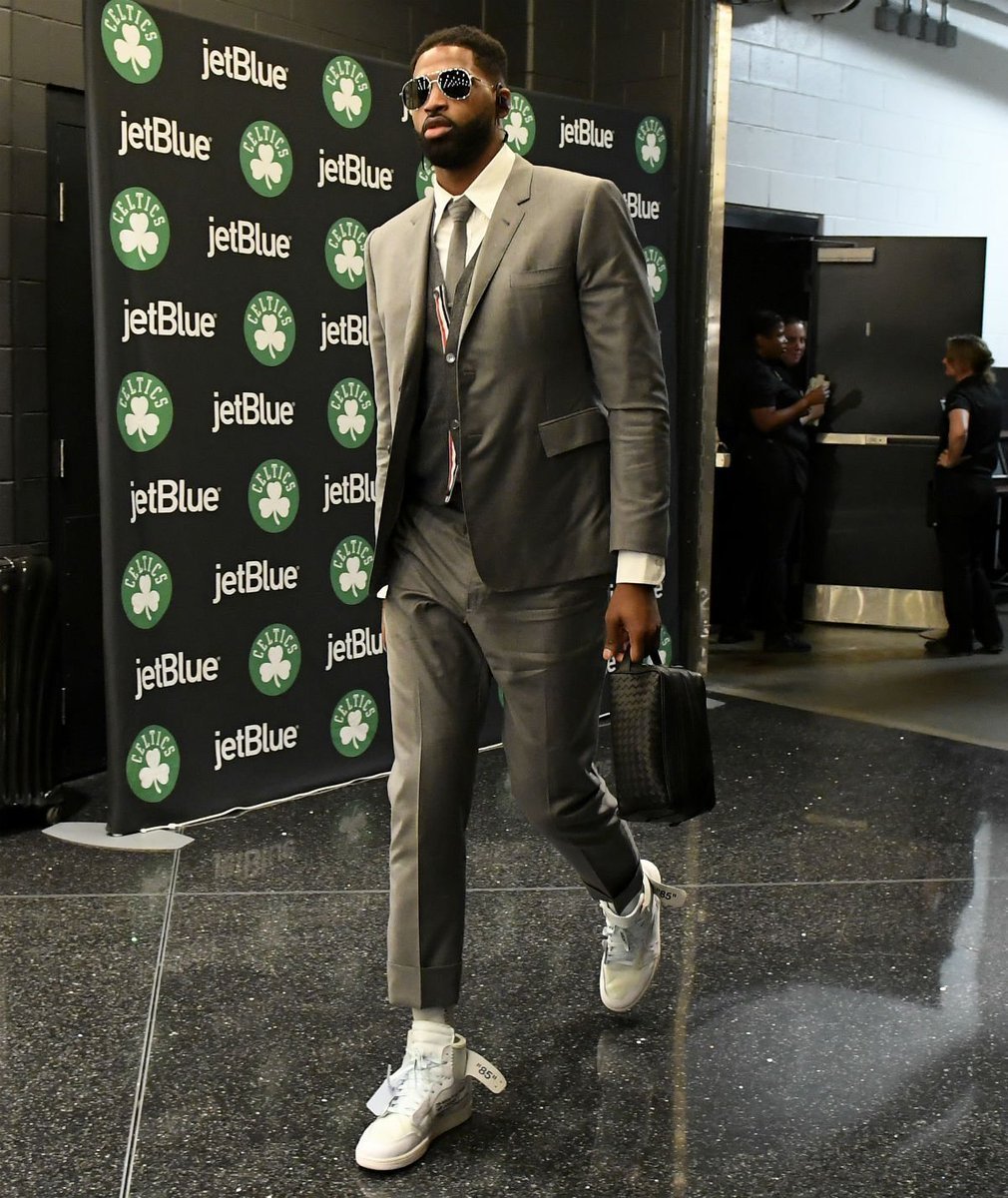 Air Jordan 1 с костюмом