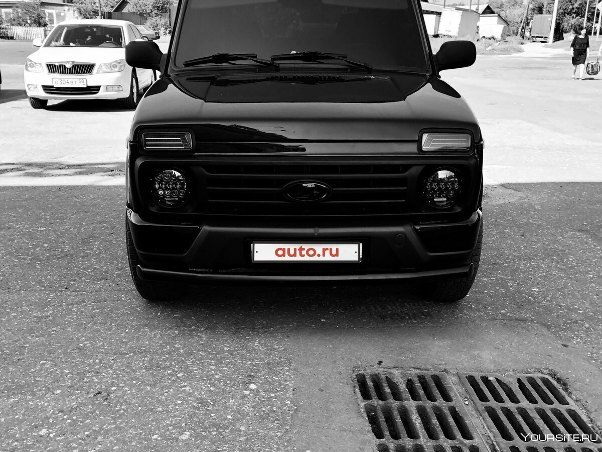 Нива 2121 Урбан черная