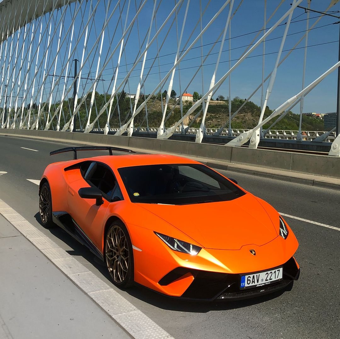 Lamborghini Huracan Performance оранжевая