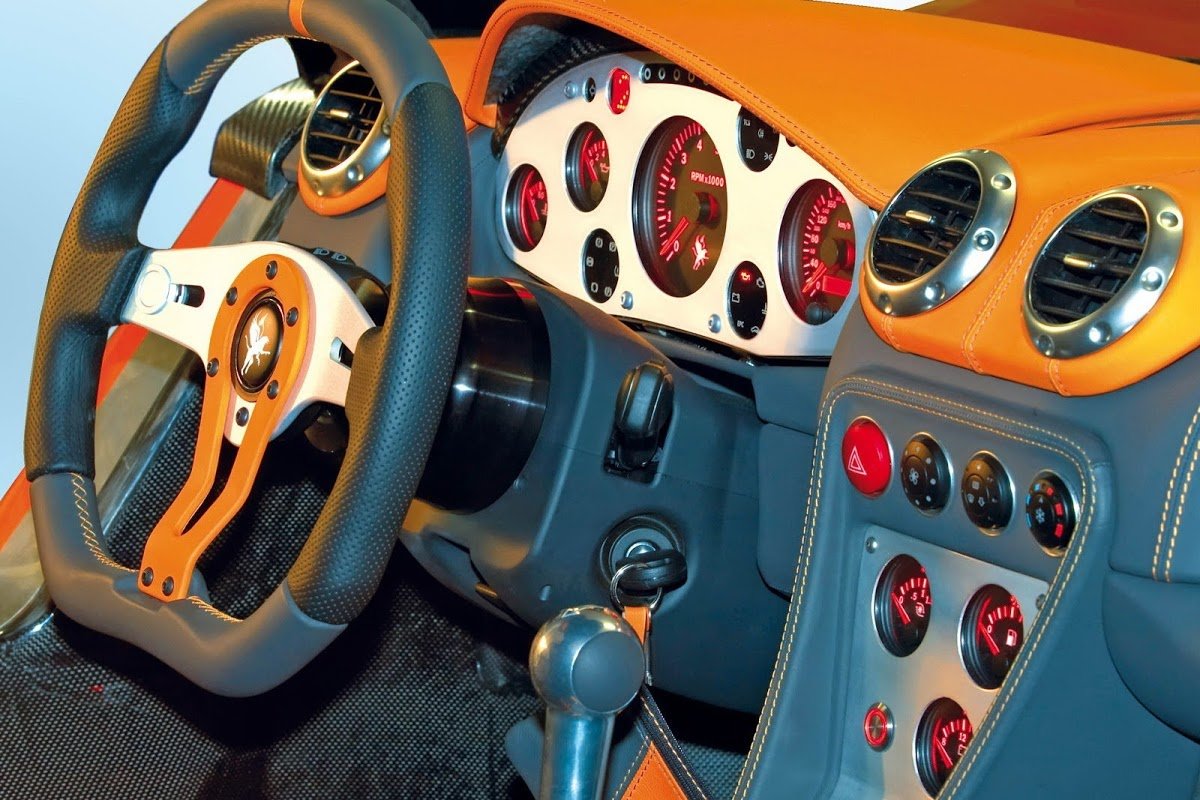 Gumpert Apollo Interior