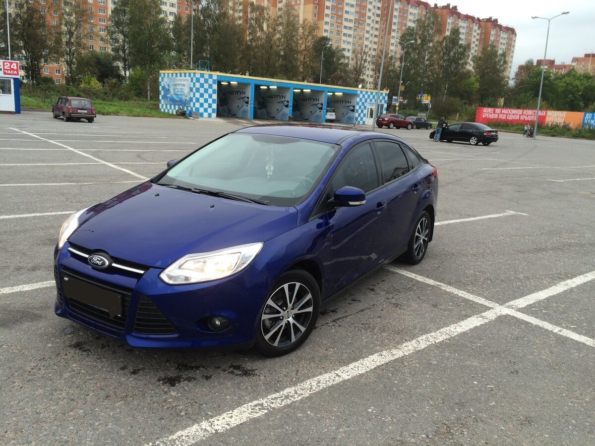 Ford Focus 2014 седан синий