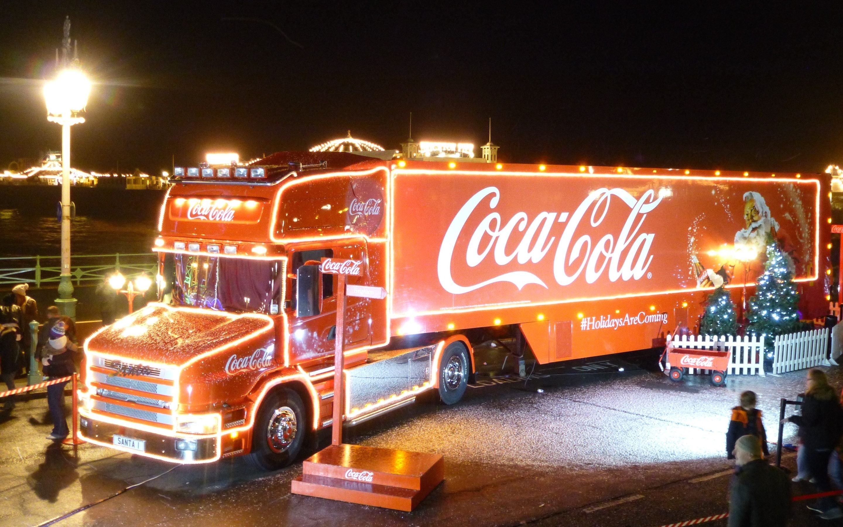 Грузовик новый год. Фура Кока кола. Coca Cola Christmas Truck. Кока кола Рождественский Караван реклама. Караван Coca Cola Рождественский Coca-Cola 2022.