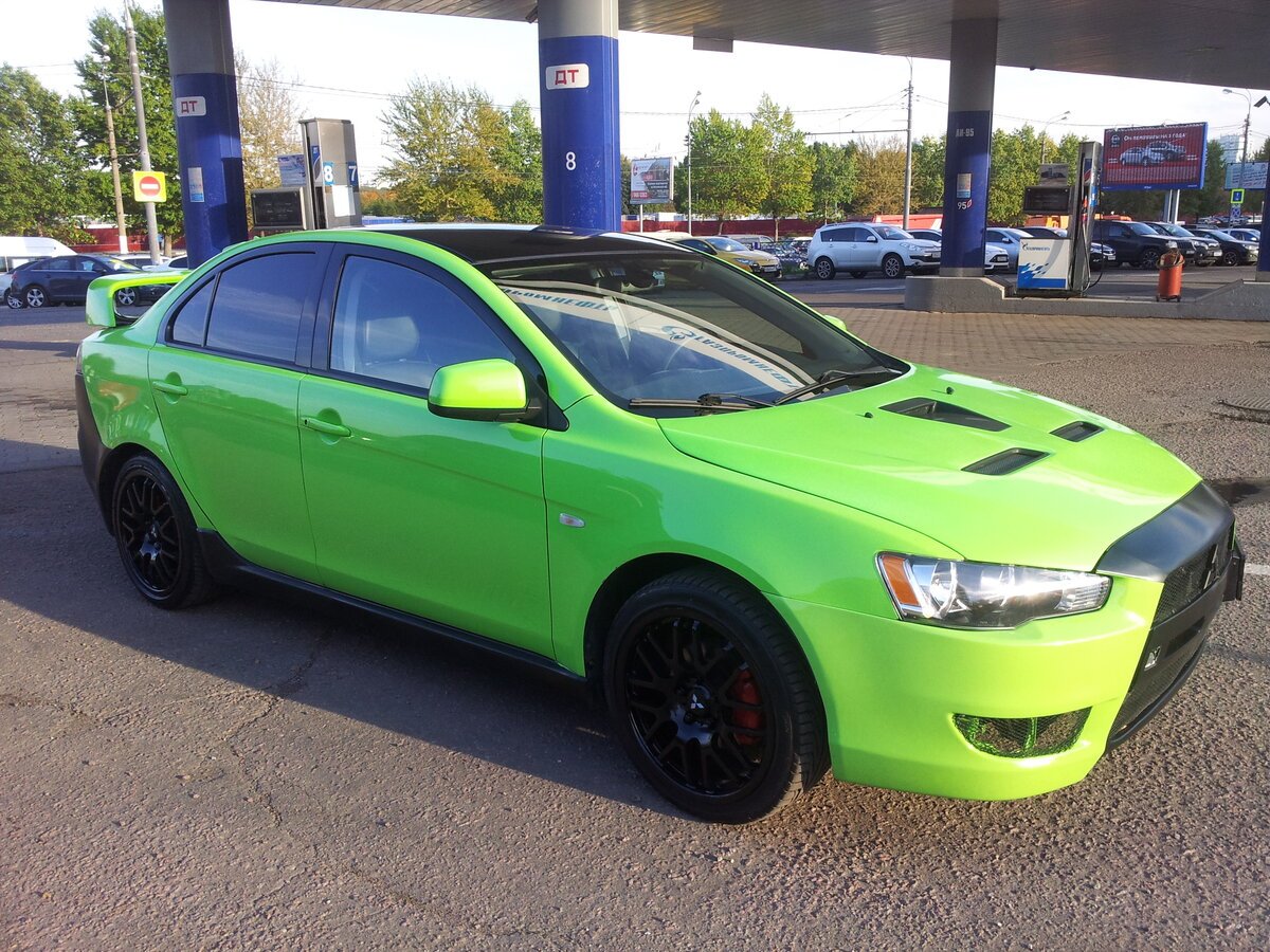 Mitsubishi Lancer Эво 10 зелёный
