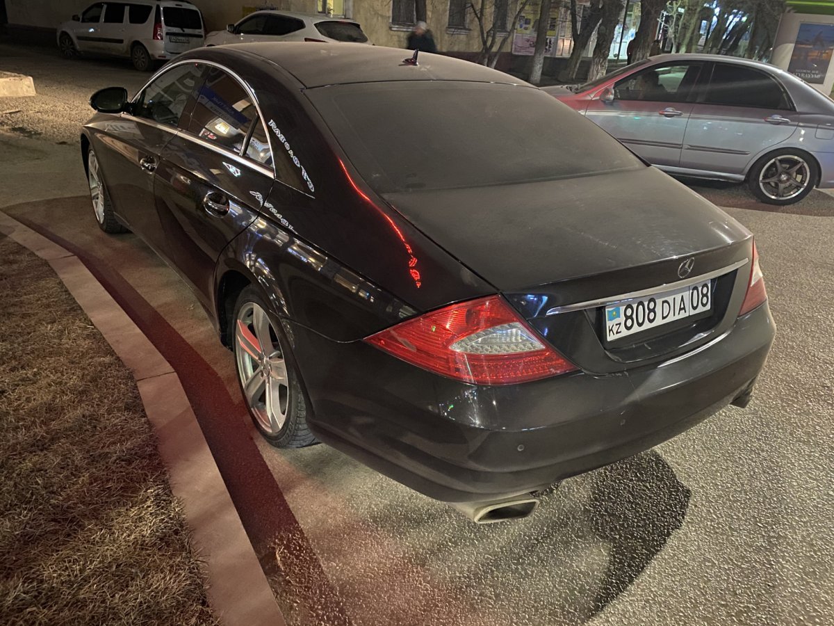 Mercedes Benz CLS банан