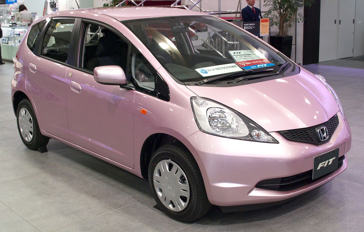 Розовый Honda Fit 2009