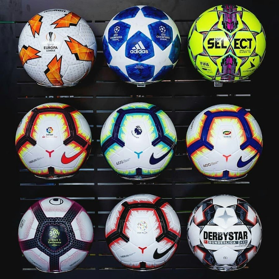 Коллекция футбольных мячей
