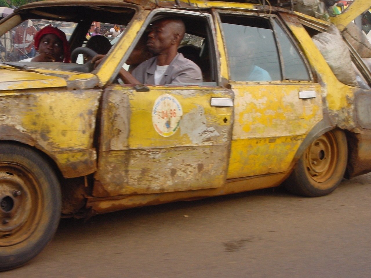 Такси худшие водители. Автомобиль для бедных. Машины для нищих. Такси в Африке. Африканские автомобили.