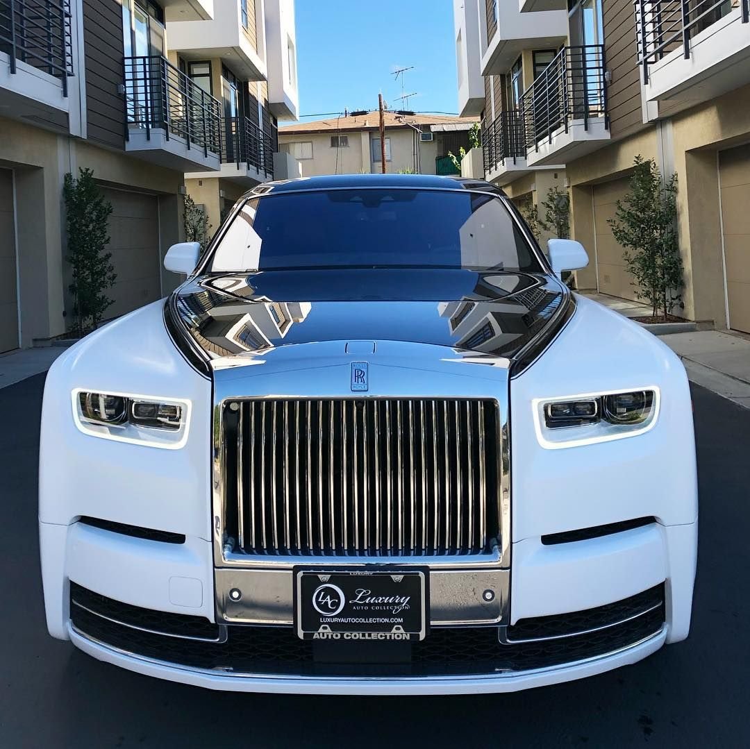 Машина Rolls Royce Phantom