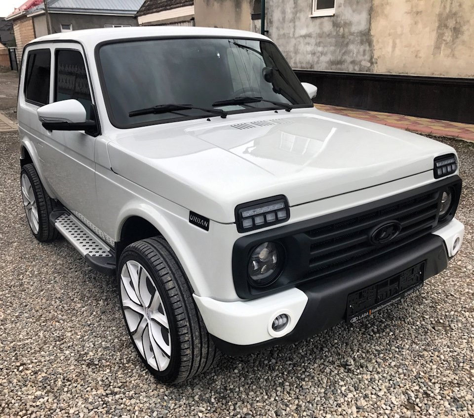 Нива 21214 белая Урбан