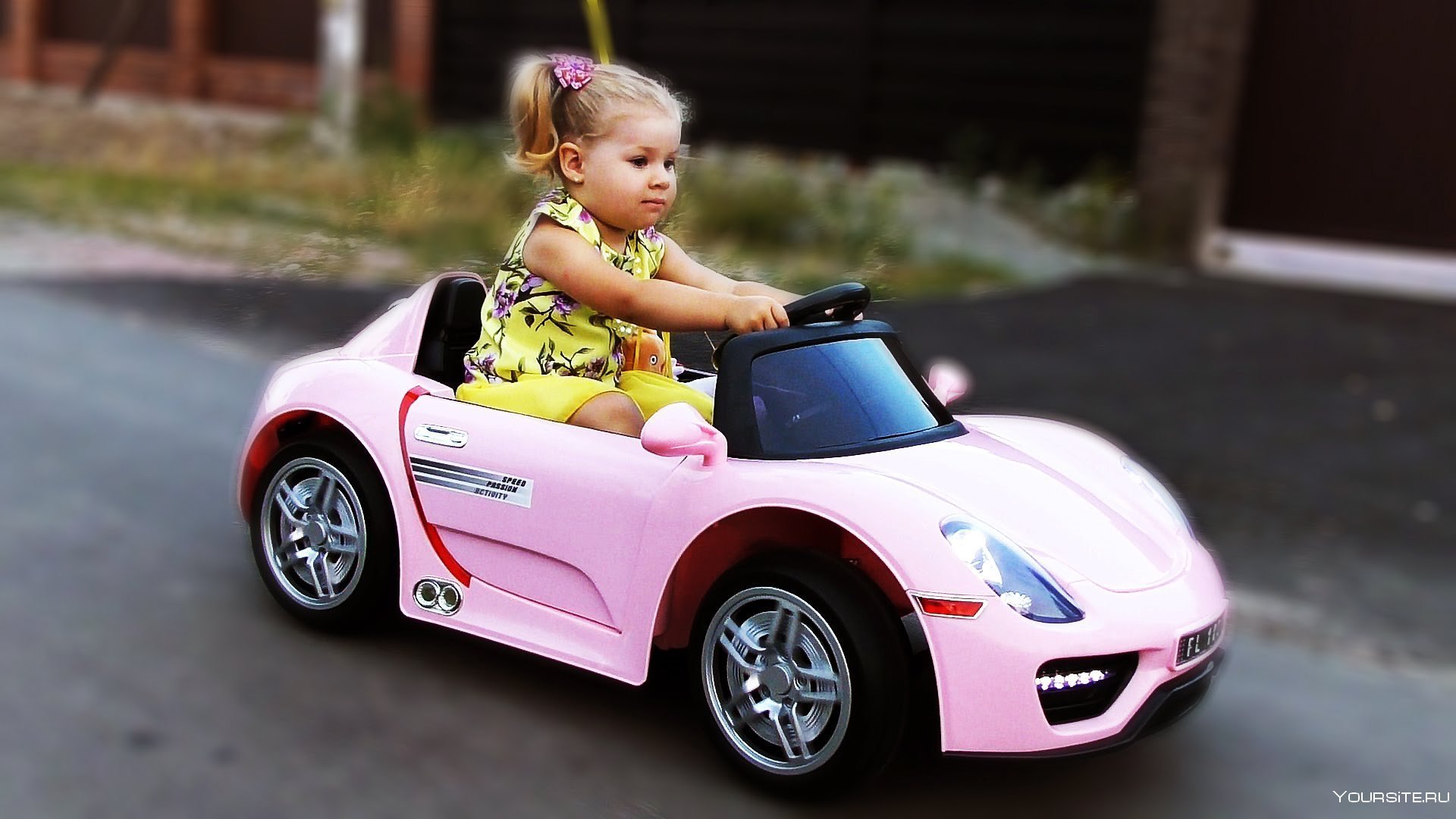 Маленькие машинки ездят. Детский машина. Электромобиль для детей. Для малышей. Машины. Машинки для девочек.