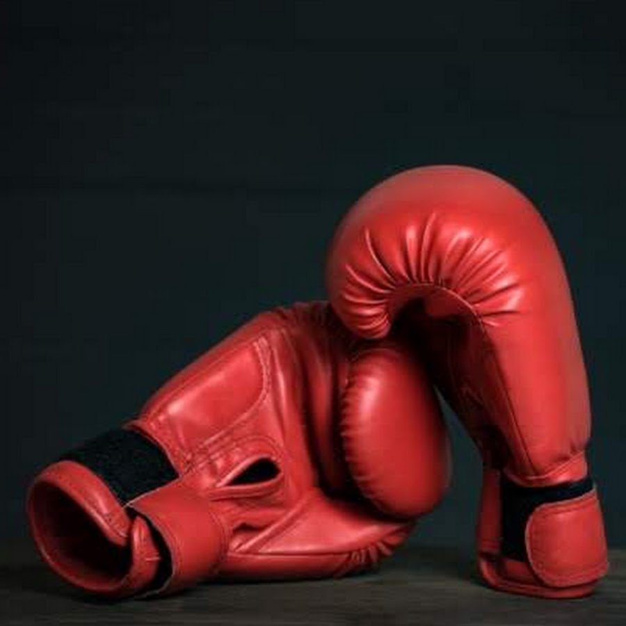 Боксерские перчатки и боксерки