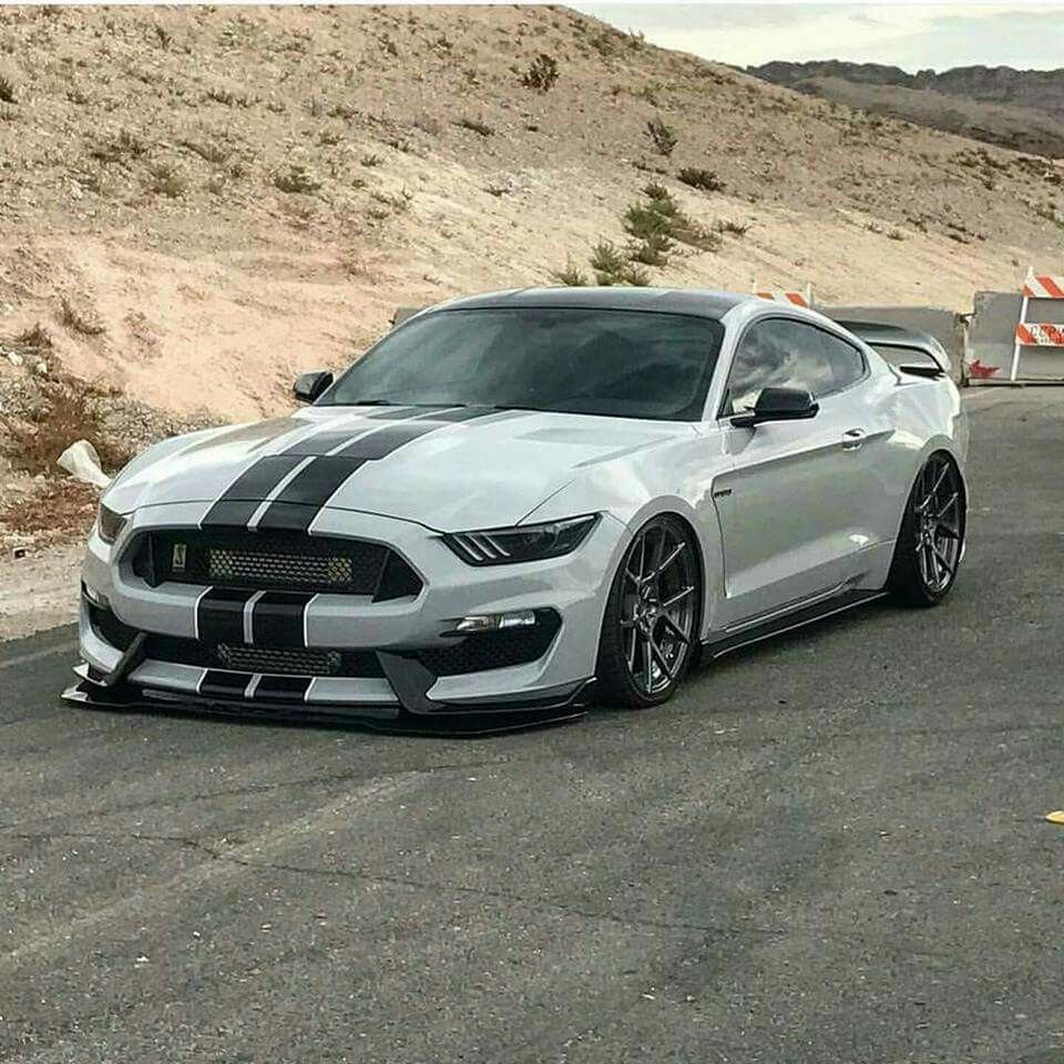 Ford Mustang gt 550 Shelby