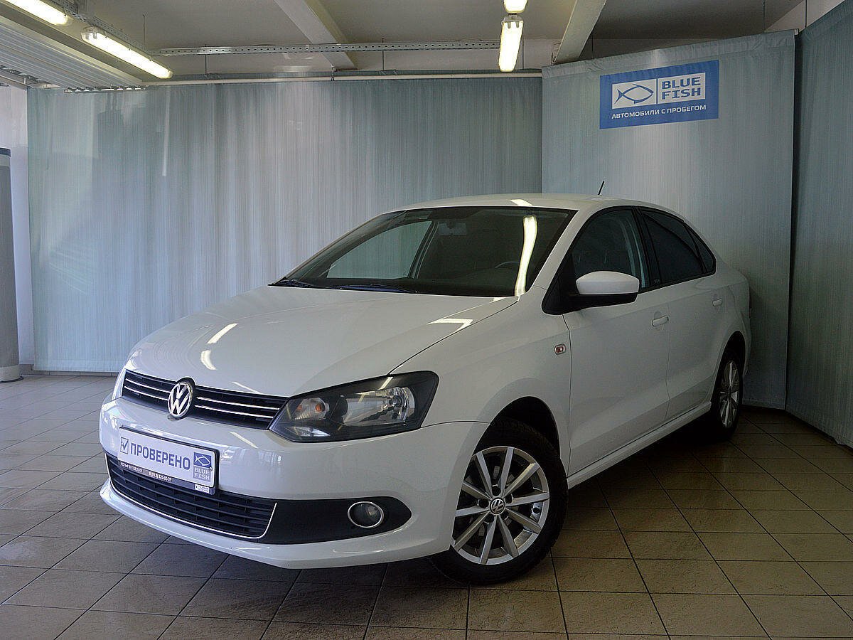 Volkswagen Polo v Рестайлинг 1.6 at 105 л.с. белый