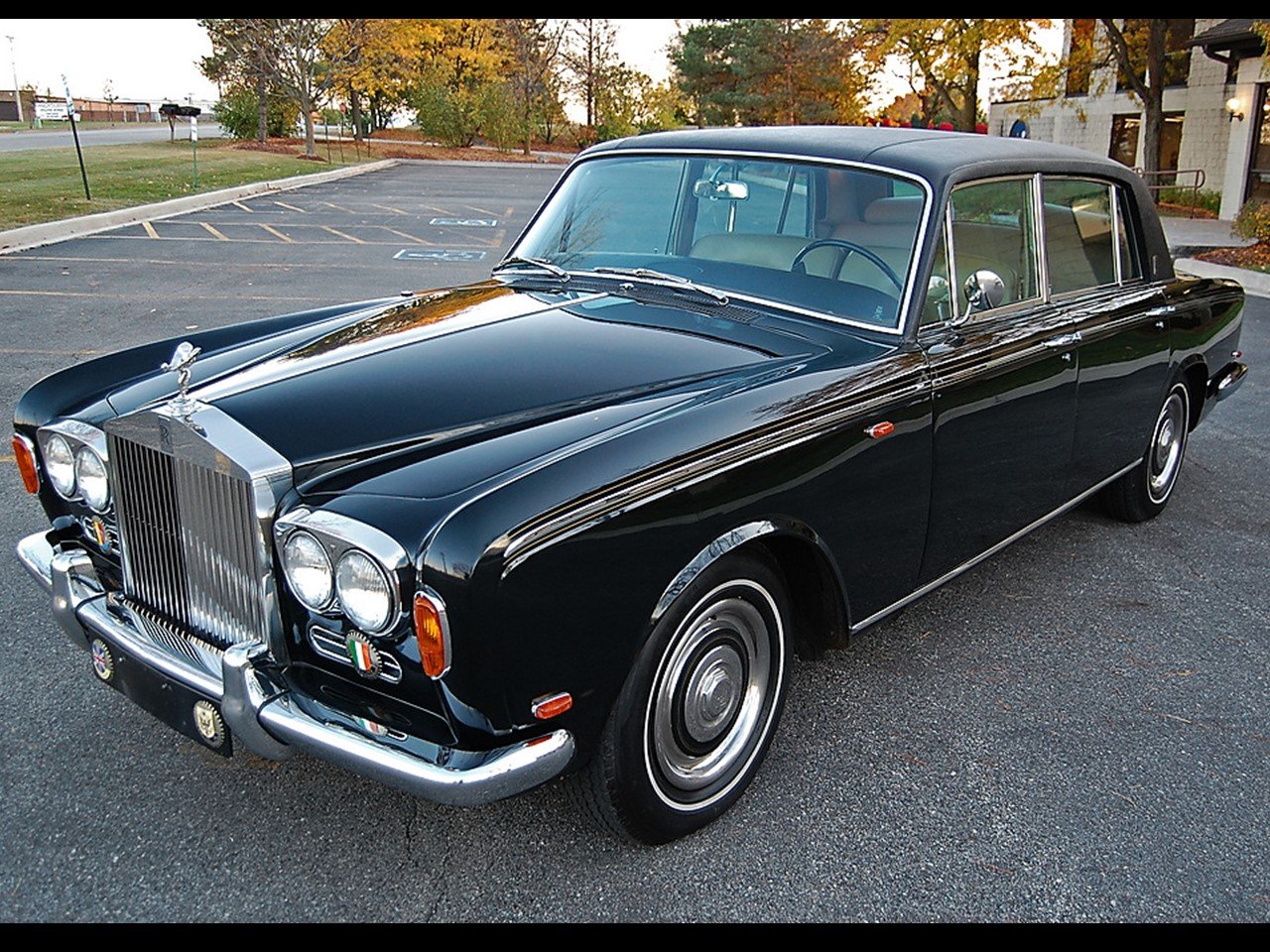 Старые роллс. Rolls-Royce Silver Shadow лимузин. Rolls Royce Phantom 1970. Rolls Royce Phantom старый. Роллс Ройс лимузин 1970.