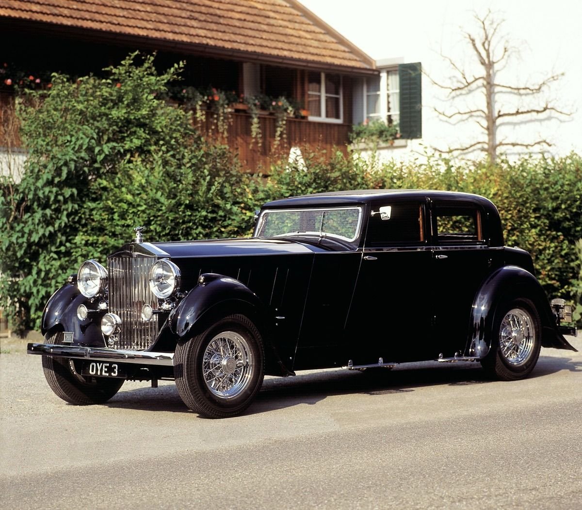 Старые роллс. Роллс Ройс 1937. Роллс Ройс Фантом 1937. Rolls Royce Phantom 1939. Ролс 1960 Ройс Роллс.
