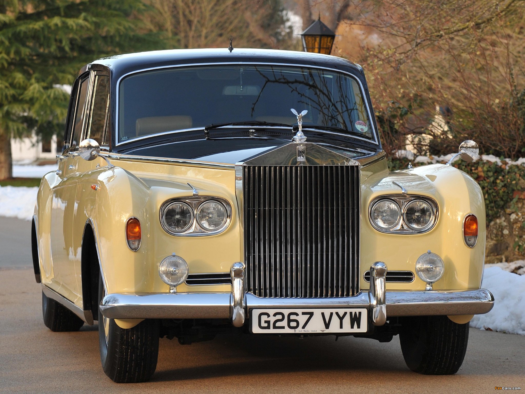 Старые роллс. Rolls Royce Phantom 1990. Rolls Royce Phantom 1968. Rolls Royce Phantom 6. Rolls Royce Phantom 1973.