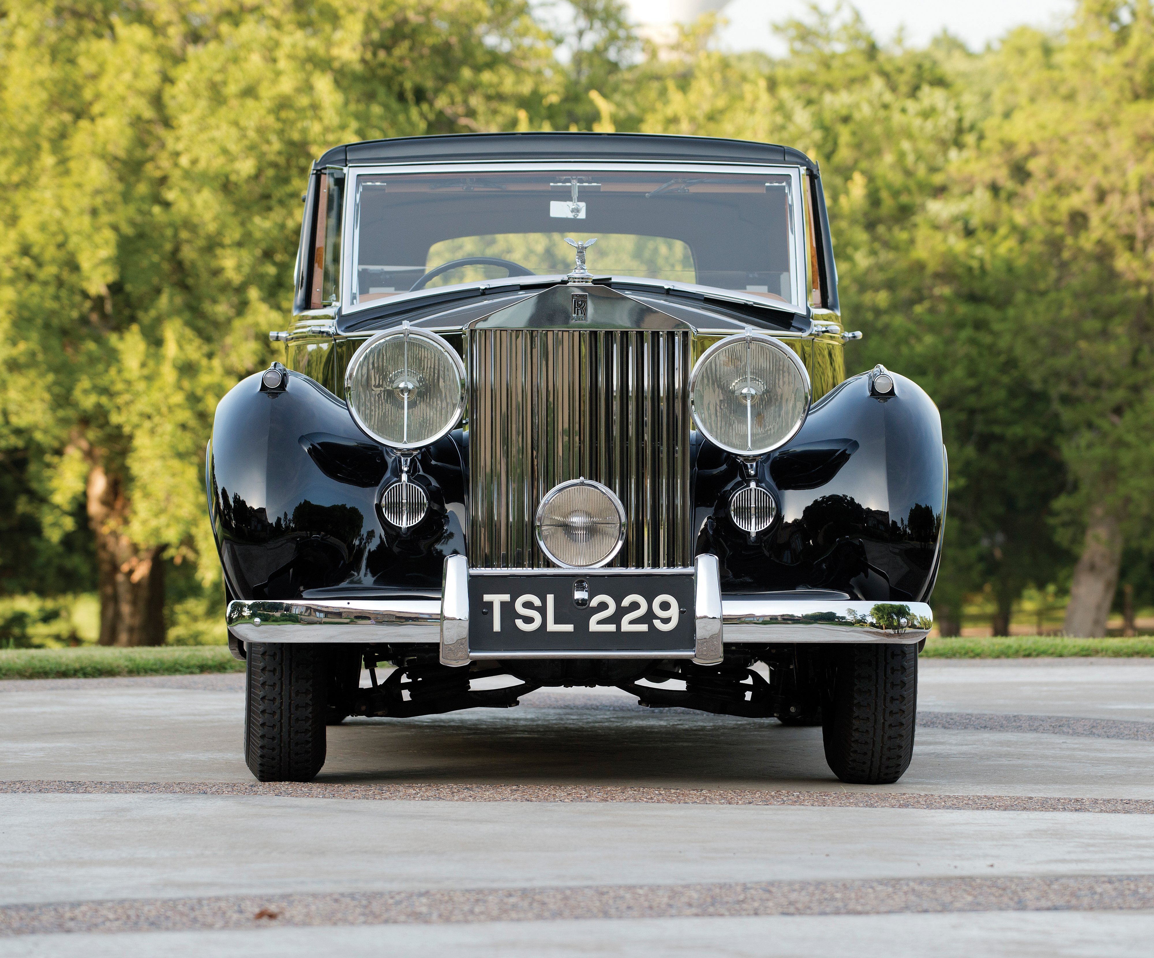 Старые роллс. Rolls Royce Silver Wraith 1948. Роллс Ройс раритет. Роллс Ройс Фантом 1948. Ройс Ройс 1948.