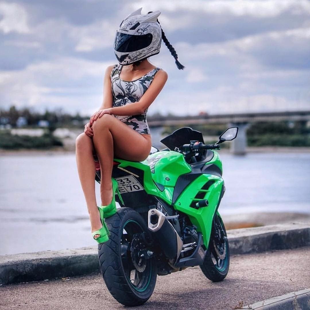 Женский мотошлем