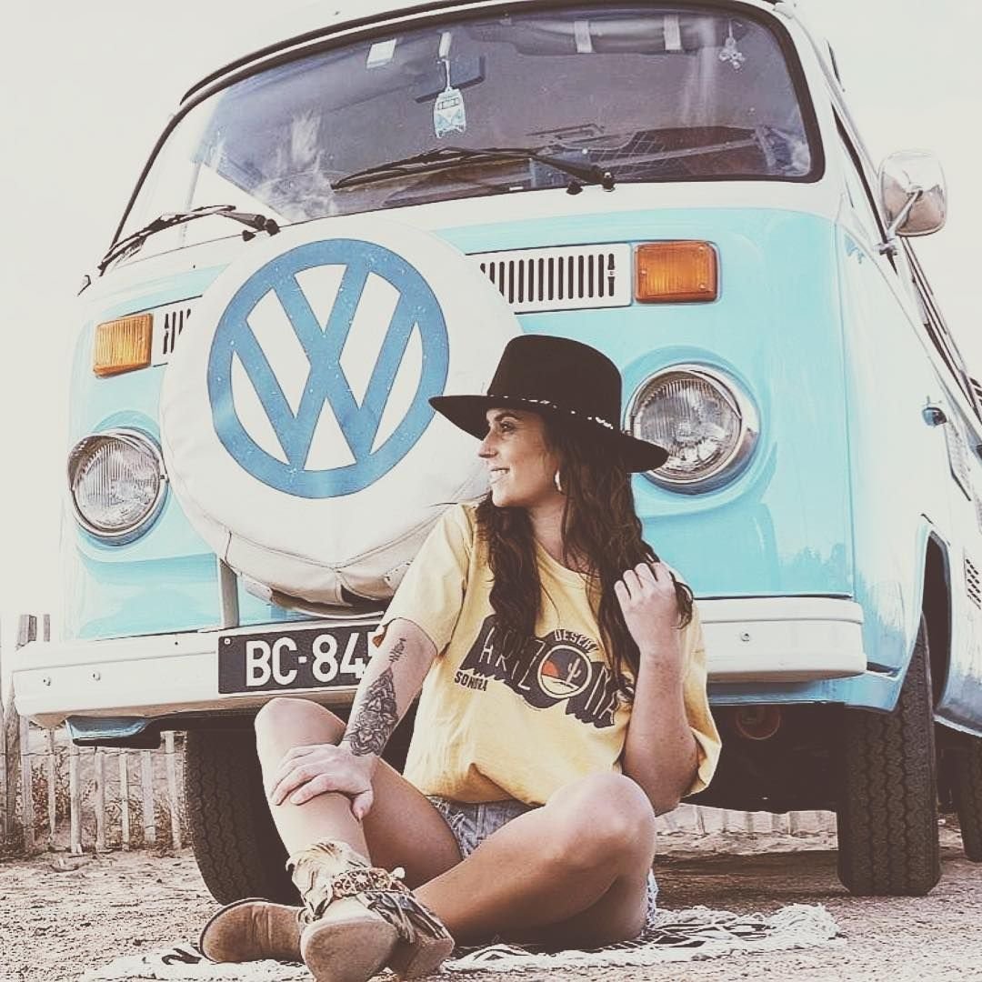 Volkswagen t1 girl