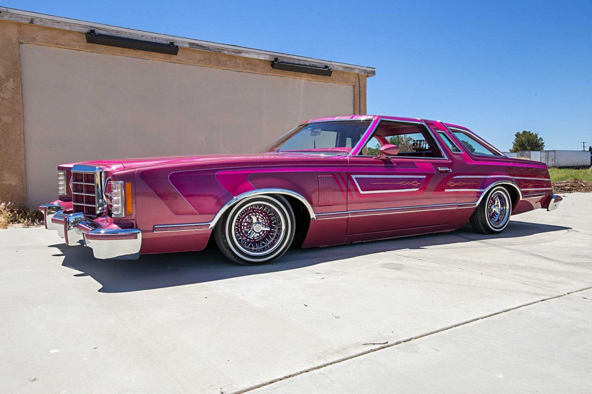 Ford Thunderbird лоурайдер