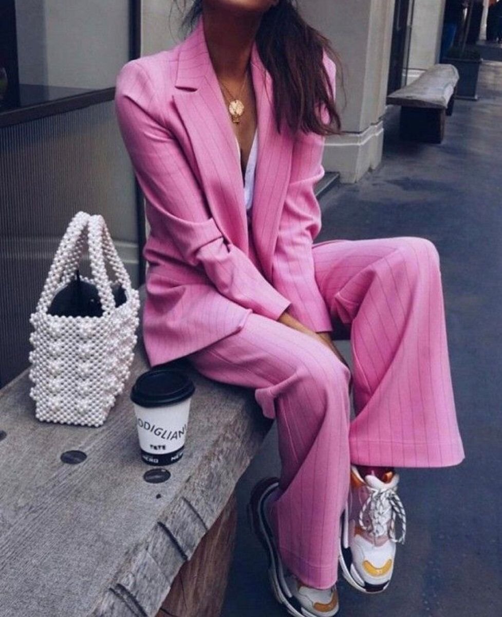 Розовая одежда