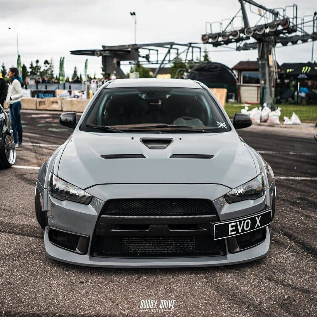 Mitsubishi Lancer 10 EVO stance