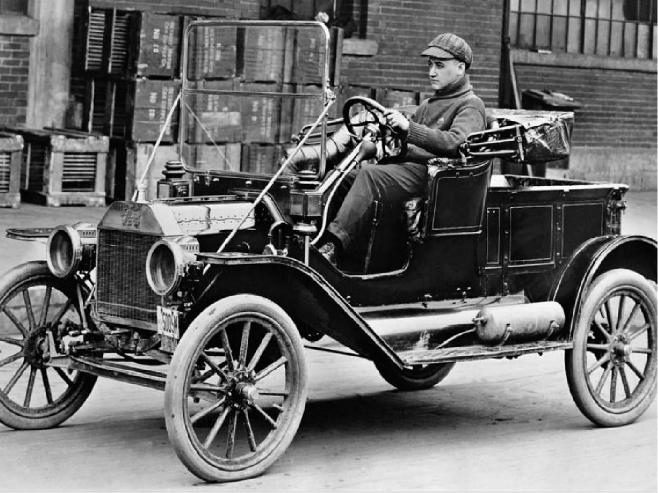 Первая машина название. Первый автомобиль 1806. Первый автомобиль 1864. Ford model t 1908. Даймлер 1902.