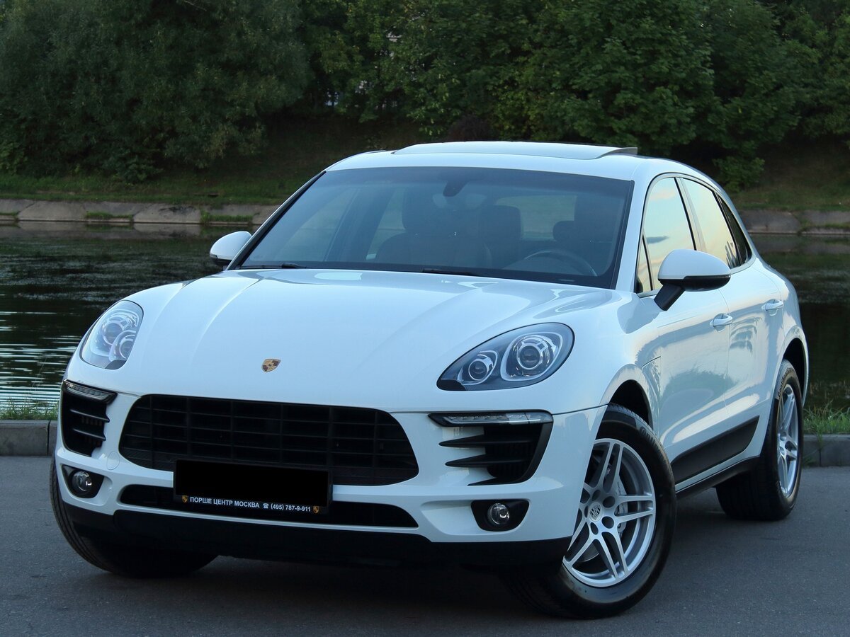 Белый Porsche Macan 2015
