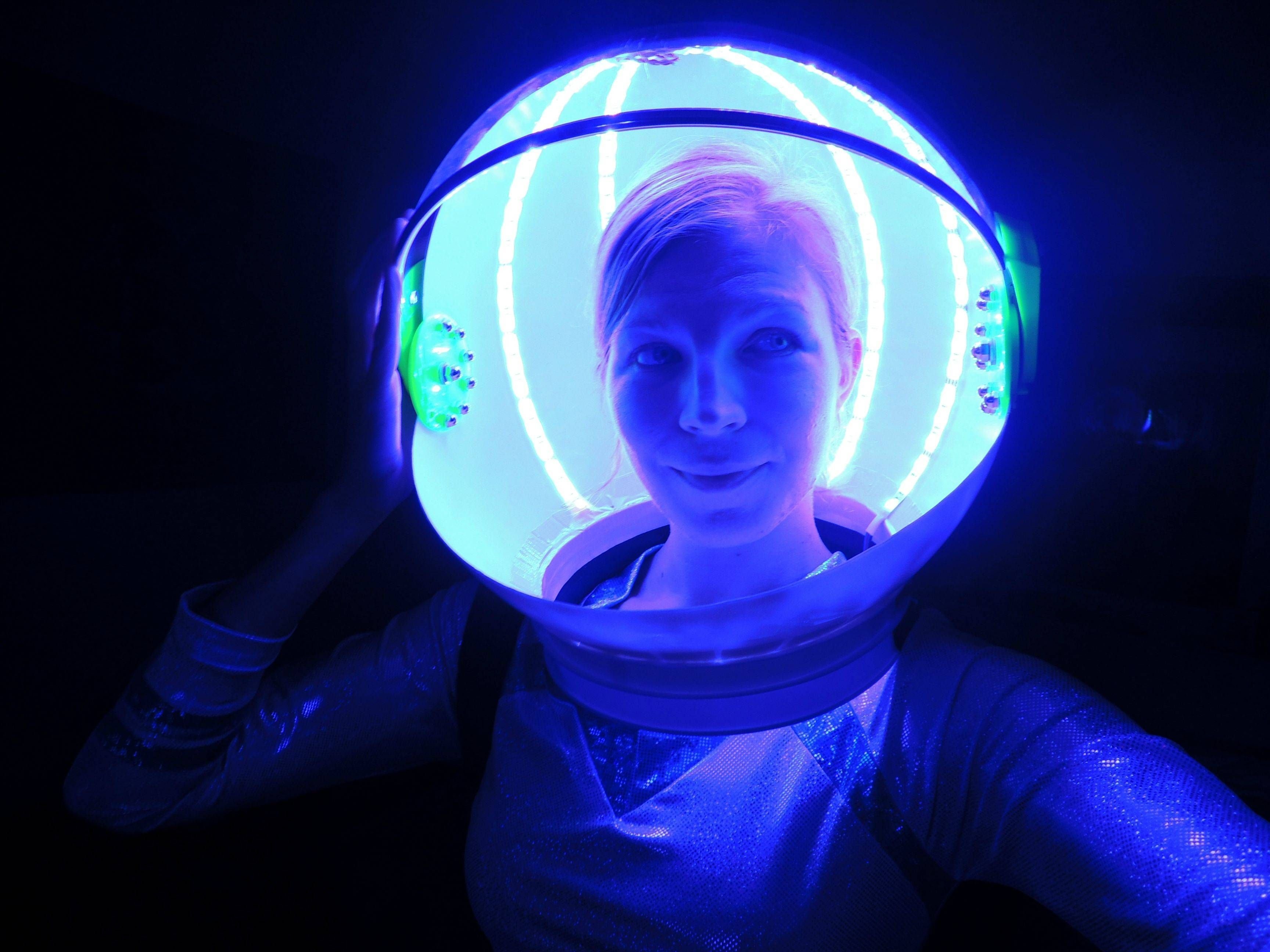 Led space. Космический костюм. Космический шлем. Космический шлем с подсветкой. Шлем инопланетянина.