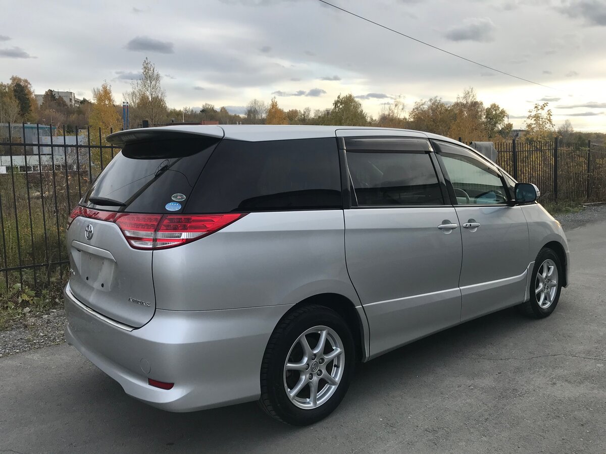 Toyota Estima 2008 год