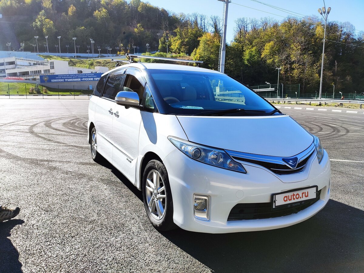 Toyota Estima Hybrid 2015