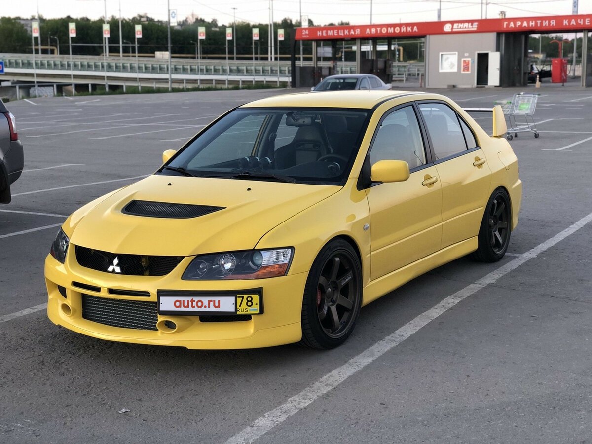 Mitsubishi Lancer Evolution 9 желтый