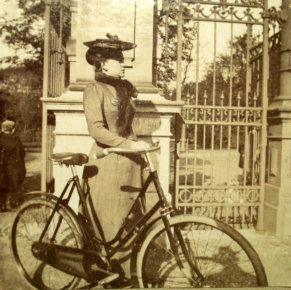 Артур Конан Дойл на велосипеде