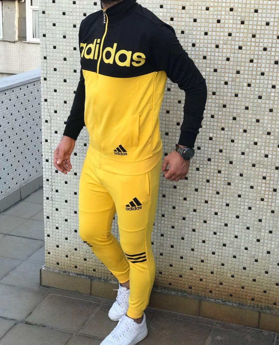 Желтый спортивный костюм адидас
