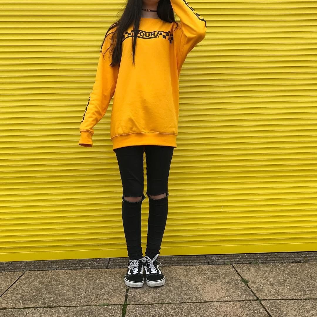 Жёлтая одежда для девушки