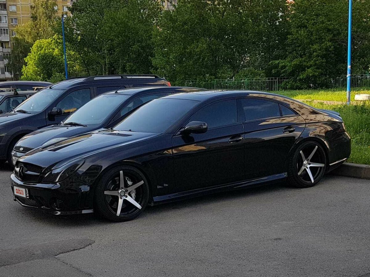 Мерседес CLS черный тонированный