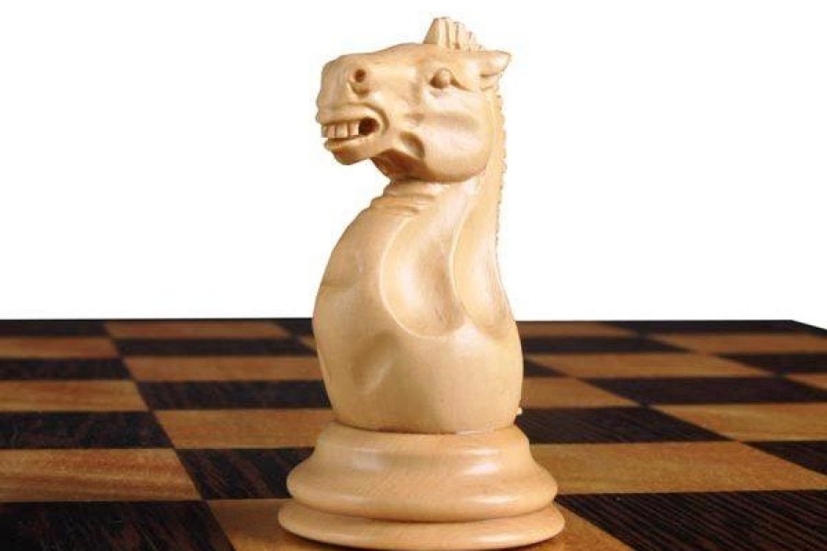 Шахматный конь Стаунтон