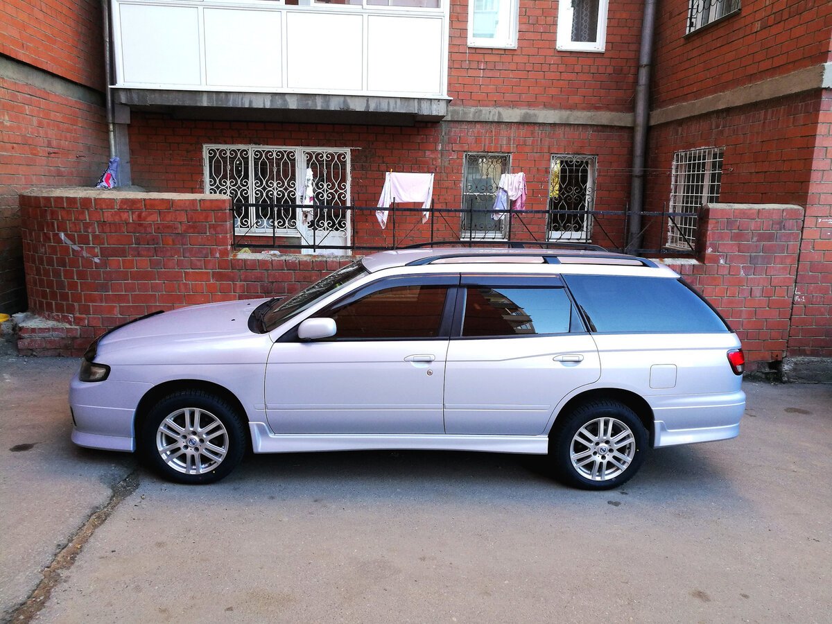 Ниссан Авенир 2004 год