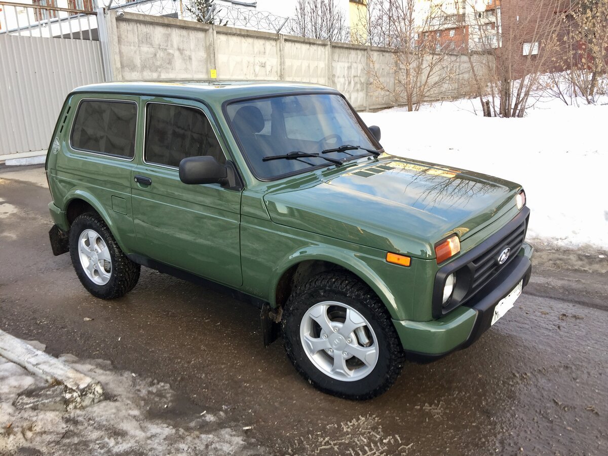 Lada 4x4 Green