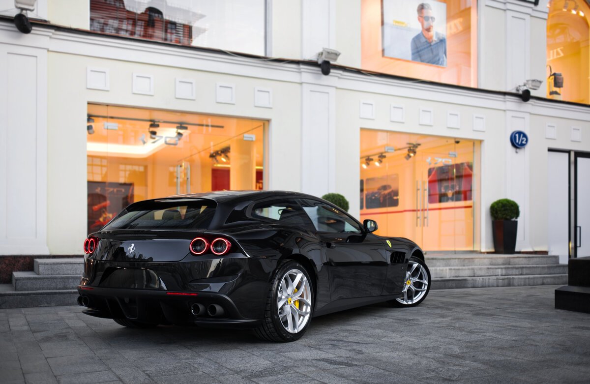Ferrari gtc4lusso Black