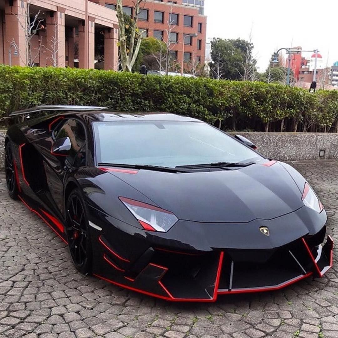 Lamborghini Aventador lp700-4 красный