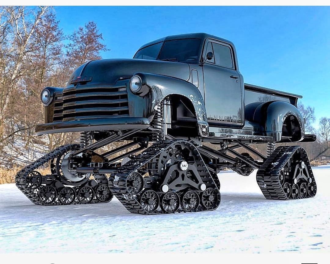 Jeep Wrangler Академика на гусеницах