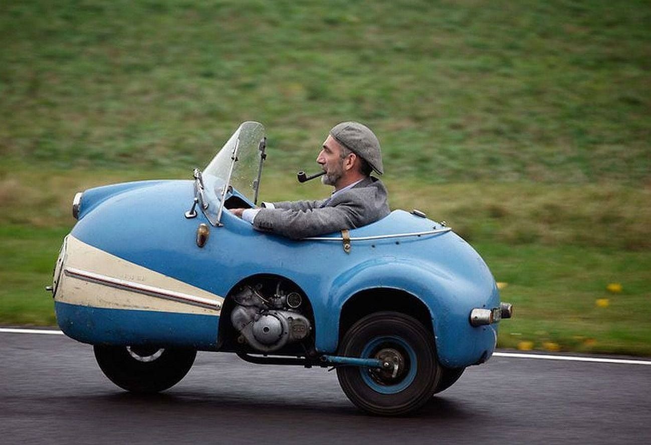 Самым комичным. Brutsch Mopetta Германия 1956. Махинаторы Бэтмобиль. Трицикл Brutsch Mopetta. Смешные автомобили.