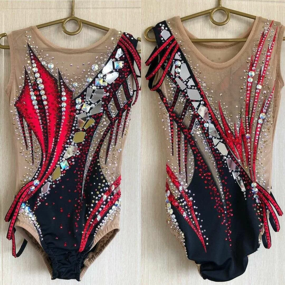 Красный купальник для художественной гимнастики