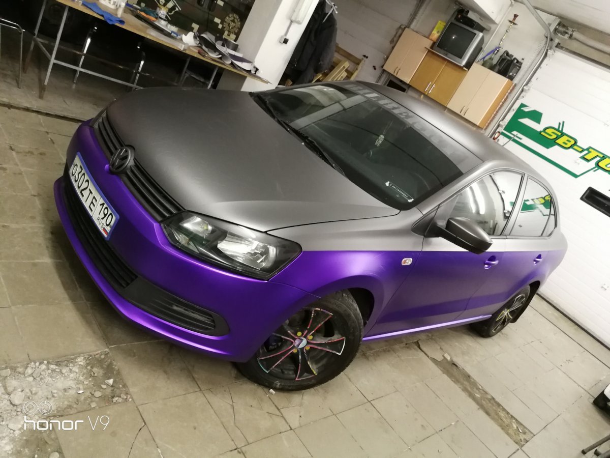 Volkswagen Polo sedan фиолетовый